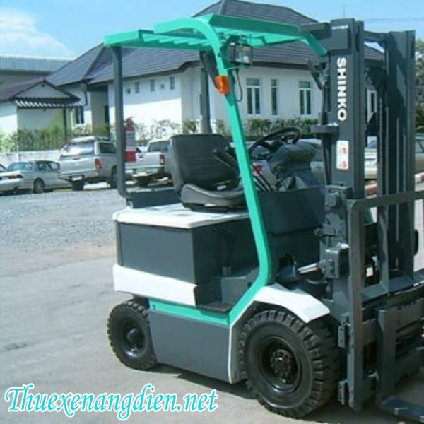 Xe nâng điện Shinko vận hành mạnh mẽ, phù hợp với nhiều không gian