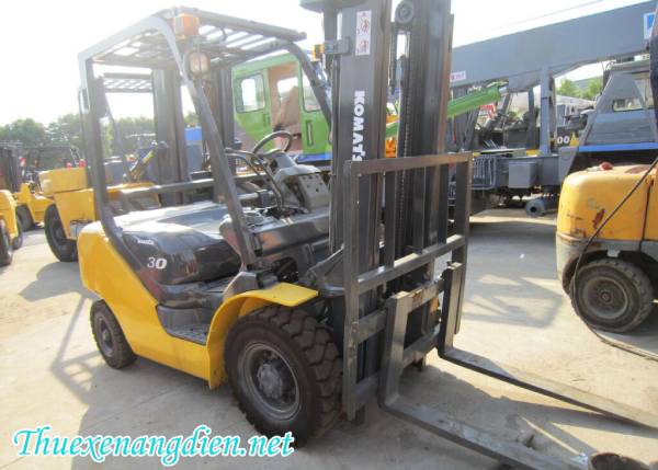 Cho thuê xe nâng 3 tấn ngồi lái thương hiệu Komatsu