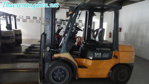 Cho thuê xe nâng Forklift đa dạng tải trọng