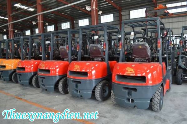 Sử dụng xe nâng hàng trong lao động sản xuất giúp gia tăng hiệu quả lao động