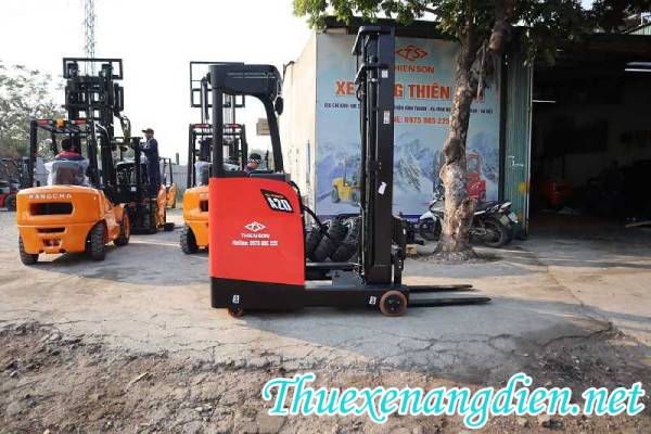 Thuê xe nâng 3 tấn chất lượng cao, giá thành hợp lý