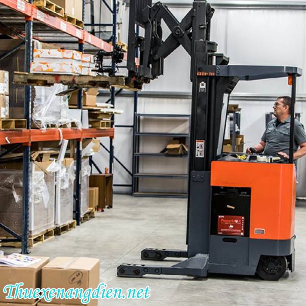 Thuê xe nâng Biên Hòa kiểu dáng Reach Truck chất lượng cao