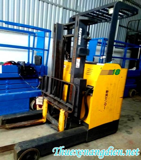 Thuê xe nâng Củ Chi đứng lái, thương hiệu Komatsu